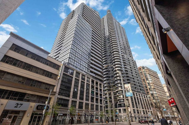 404 - 21 Carlton Street