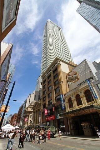 3813 - 197 Yonge Street