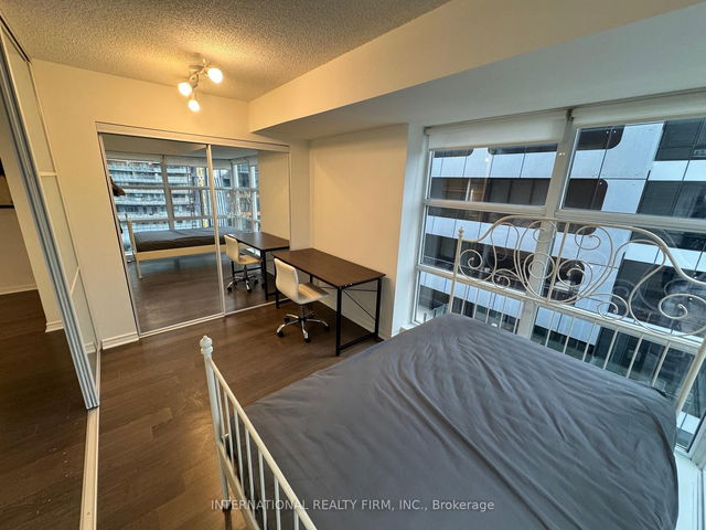 1112 - 11 St Joseph Street