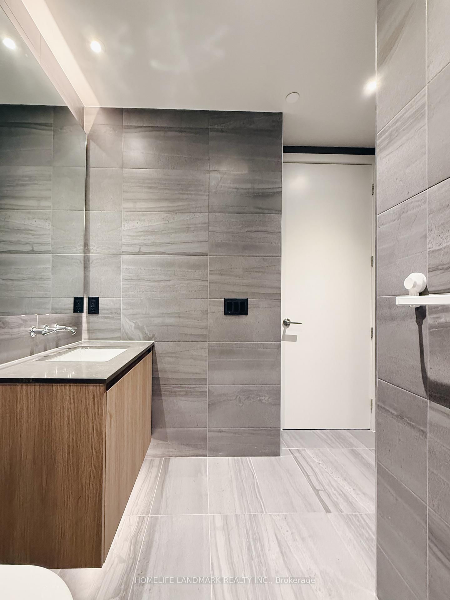 Condo sold at 603-81 Wellesley Street, Toronto, Ontario, M4Y 0C5 - Church-Yonge Corridor - MLS: C12155853