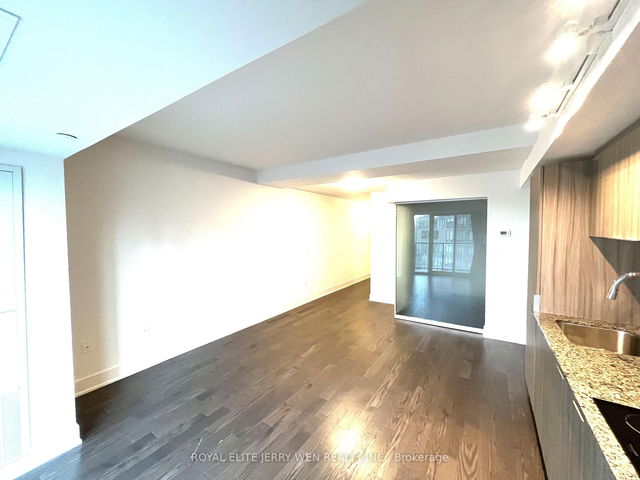 2201 - 955 Bay Street