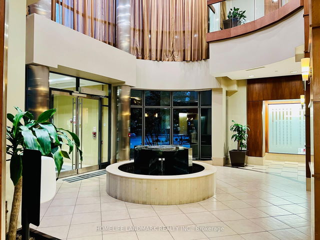 806 - 10 Northtown Way