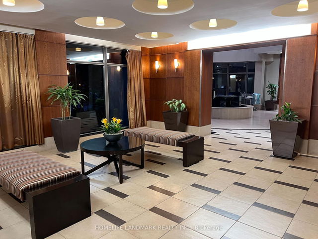 806 - 10 Northtown Way