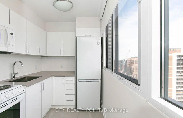 2714 - 33 Isabella Street