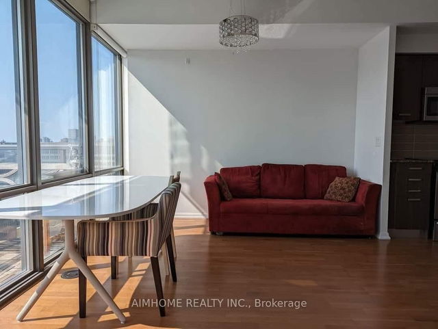 2001 - 832 Bay Street