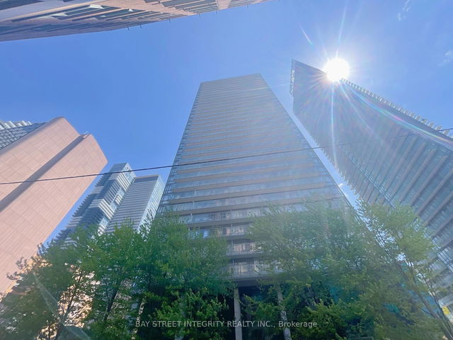 1710 - 37 Grosvenor Street