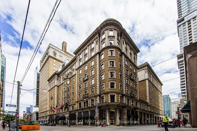 318 - 22 Leader Lane