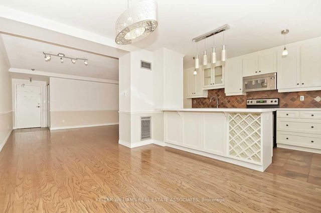 1107 - 633 Bay Street
