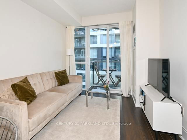 1003 - 560 Front Street