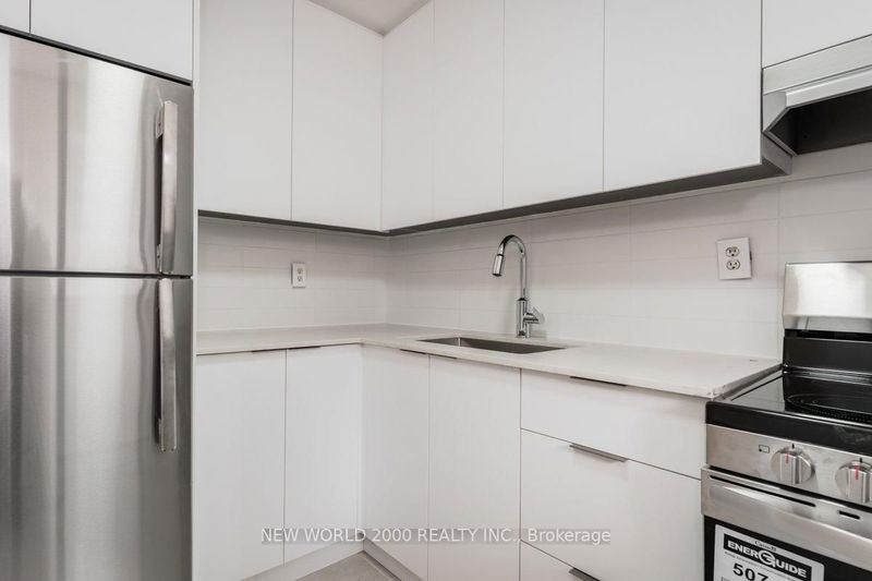 home for lease on 301-101 Roehampton Avenue