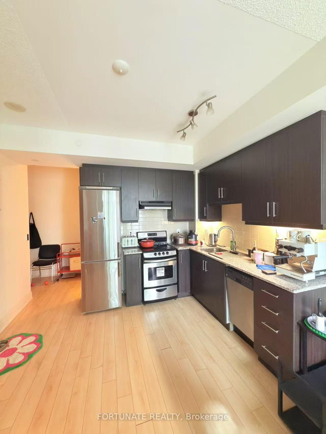 901 - 68 Canterbury Place