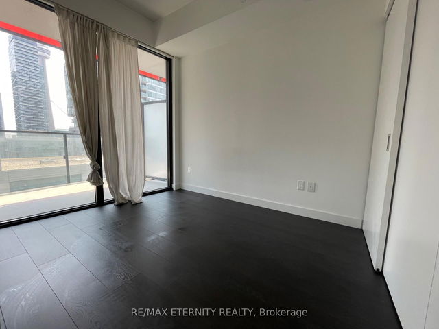 1415 - 215 Queen Street