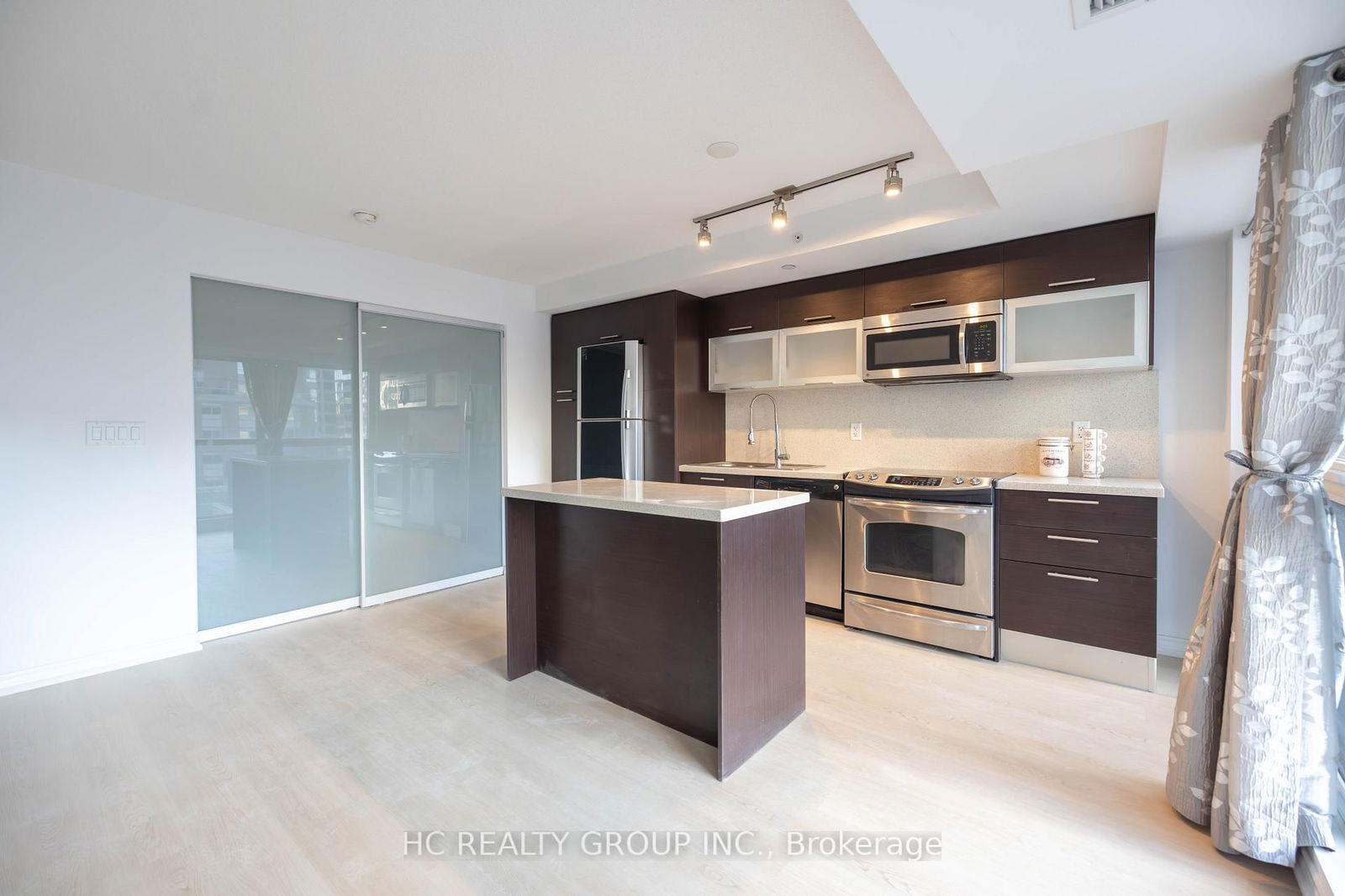 Condo for sale at 819-386 Yonge Street, Toronto, Bay Street Corridor, M5B 0A5 - MLS: C12156801