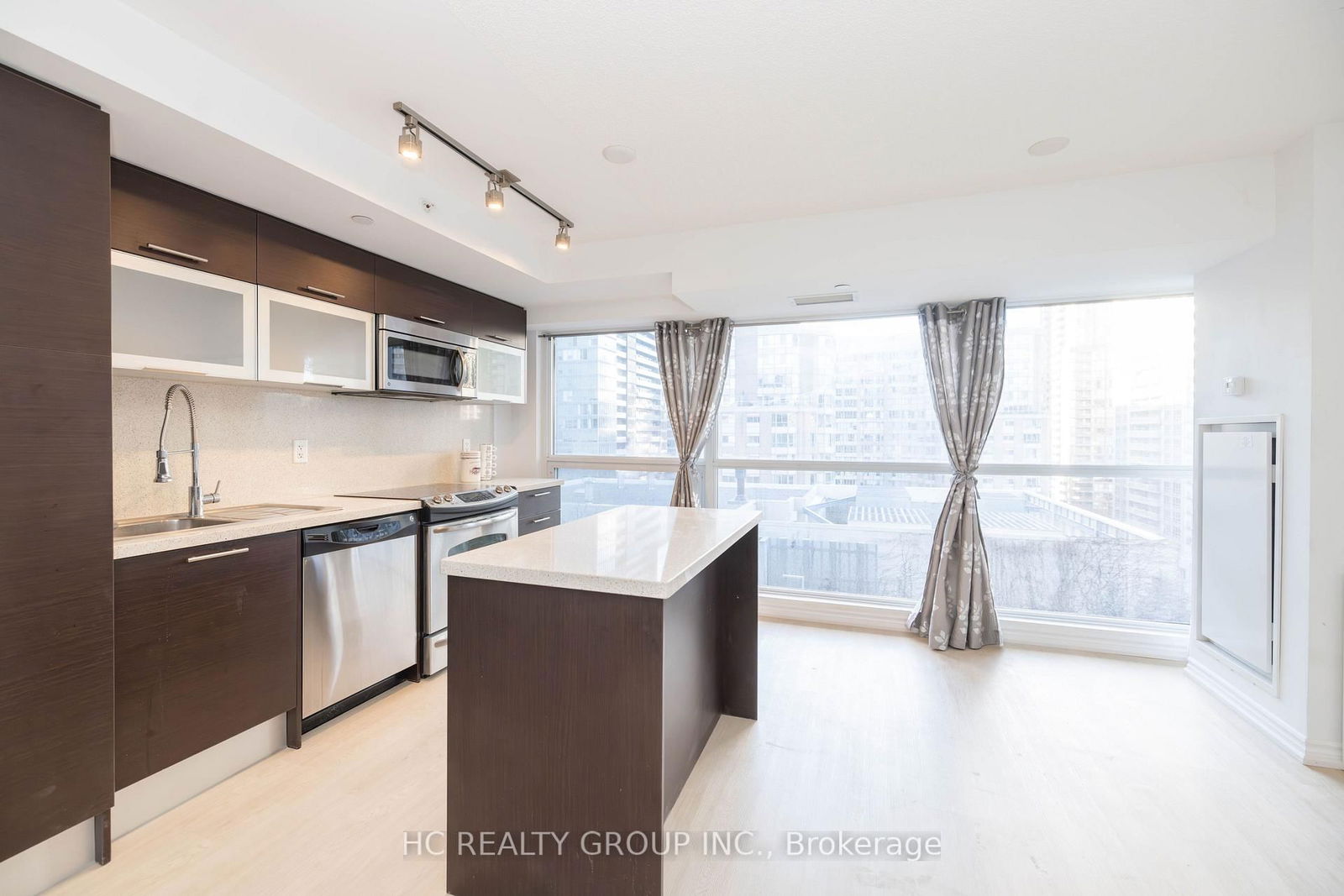 Condo for sale at 819-386 Yonge Street, Toronto, Bay Street Corridor, M5B 0A5 - MLS: C12156801