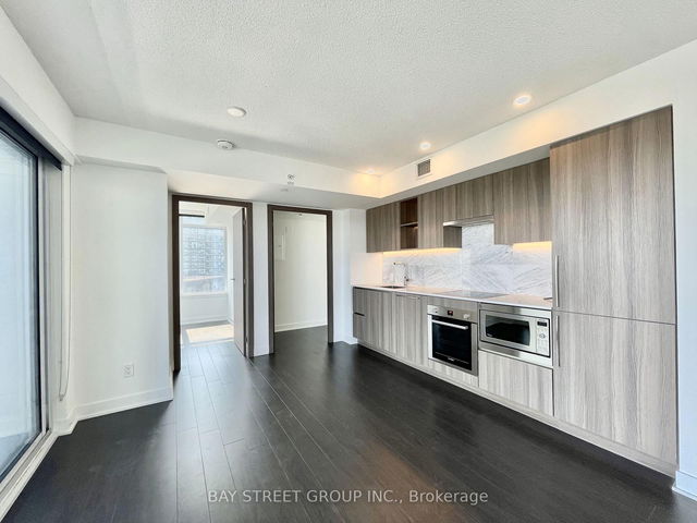 2012 - 19 Bathurst Street