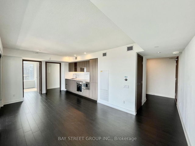 2012 - 19 Bathurst Street