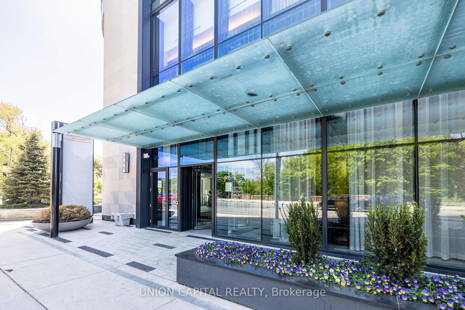 Condo for sale at 815-585 Bloor Street, Toronto, North St. James Town, M4W 0B3 - MLS: C12156933