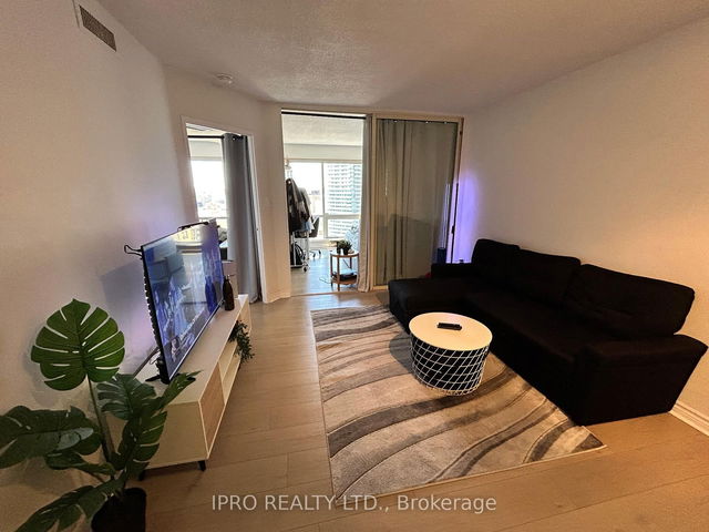 2702 - 1001 Bay Street