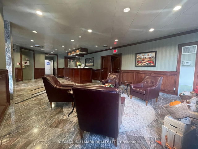 913 - 1055 Bay Street