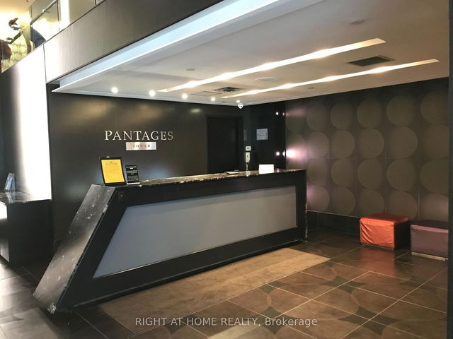 914 - 210 Victoria Street