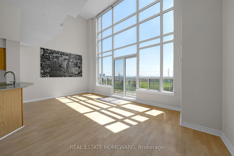 812 - 1720 Eglinton Ave E, Toronto, M4A 2X8 | Image 2