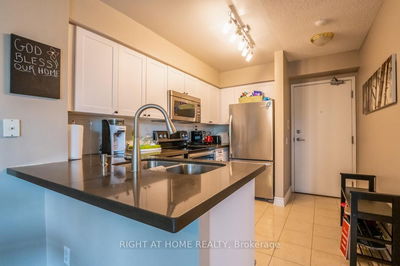 Unit 305 — 30 Harrison Garden Blvd, Toronto - Willowdale East image-0-2