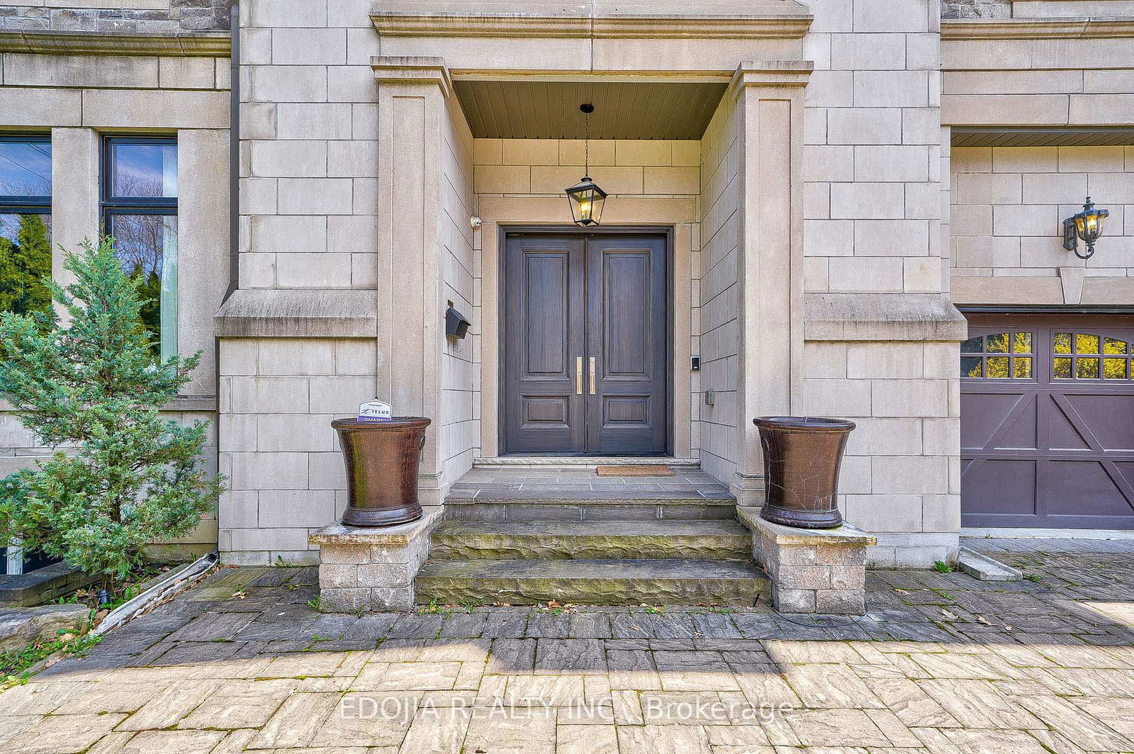 Detached House for sale at 141 Highland Crescent, Toronto, Bridle Path-Sunnybrook-York Mills, M2L 1H2 - MLS: C12157534