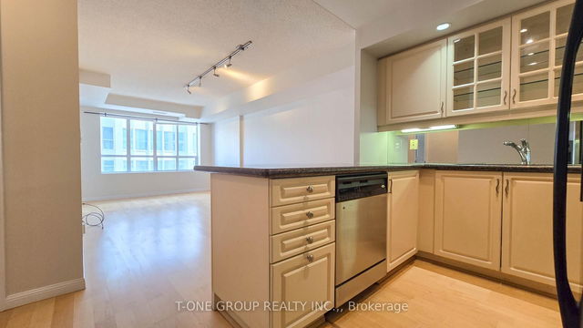 1110 - 140 Simcoe Street