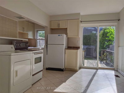 Unit Entire House — 152 Atlas Ave, Toronto - Humewood-Cedarvale image-0-4