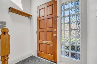 136 Three Valleys Dr, Toronto - Parkwoods-Donalda image-0-2