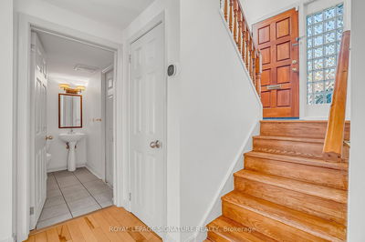 136 Three Valleys Dr, Toronto - Parkwoods-Donalda image-0-3