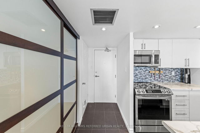 1011 - 725 King Street