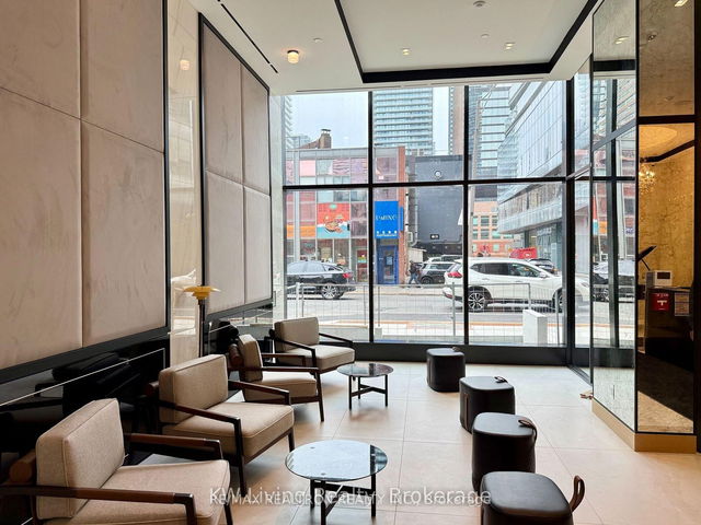 806 - 8 Wellesley Street