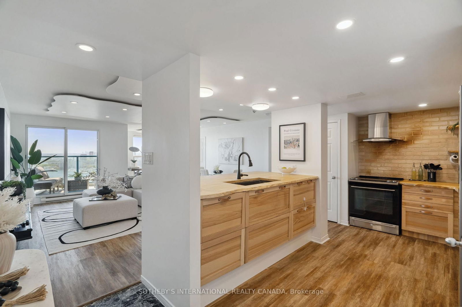 Condo for sale at 3212-99 Harbour Square, Toronto, Waterfront Communities C1, M5J 2H2 - MLS: C12158782