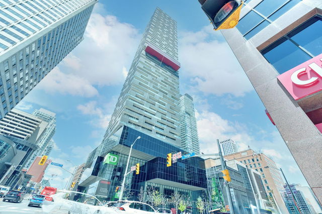 1808 - 8 Eglinton Avenue