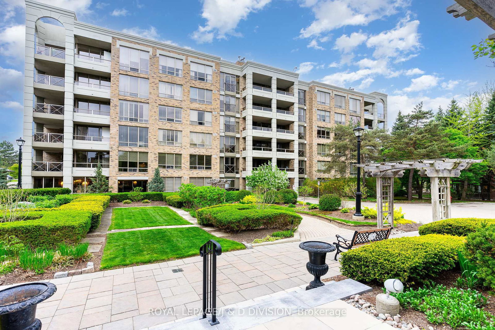 Condo for sale at 304-225 The Donway N/A, Toronto, Banbury-Don Mills, M3B 2V7 - MLS: C12159038