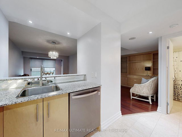 1113 - 300 Bloor Street E