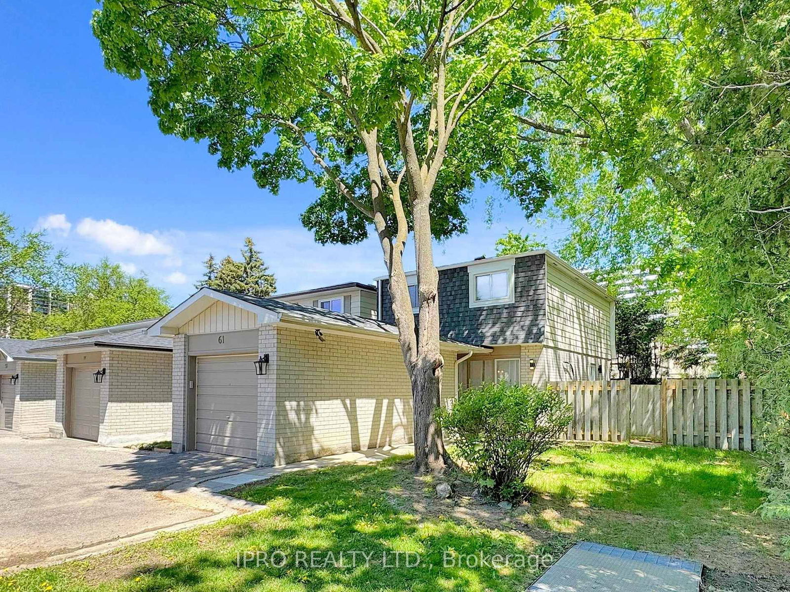 Townhouse for sale at 61 Plum Tree Way, Toronto, Westminster-Branson, M2R 3J1 - MLS: C12159317
