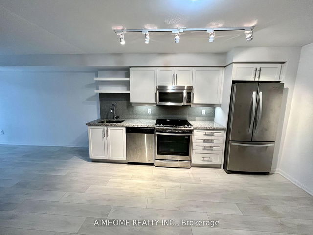 305 - 400 Adelaide Street