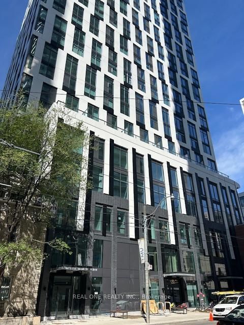 3205 - 252 Church Street