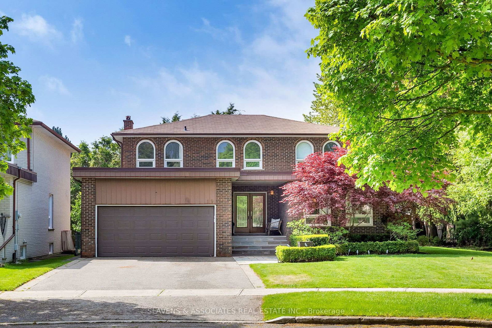 Detached House for sale at 19 Holita Road, Toronto, Newtonbrook West, M2M 4C1 - MLS: C12159828