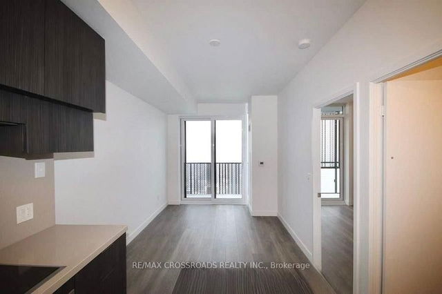 3010 - 8 Eglinton Avenue