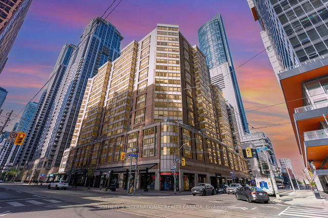 1819 - 711 Bay Street