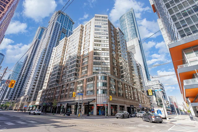 1819 - 711 Bay Street