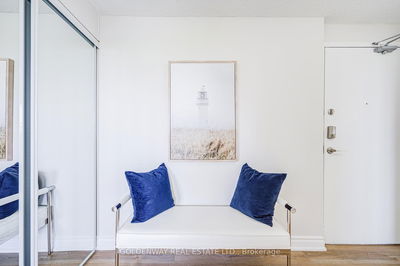 Unit 1103 — 100 Leeward Glwy, Toronto - Flemingdon Park image-0-2
