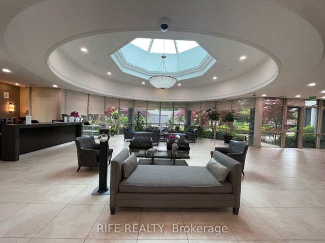 911 - 28 Harrison Garden Boulevard