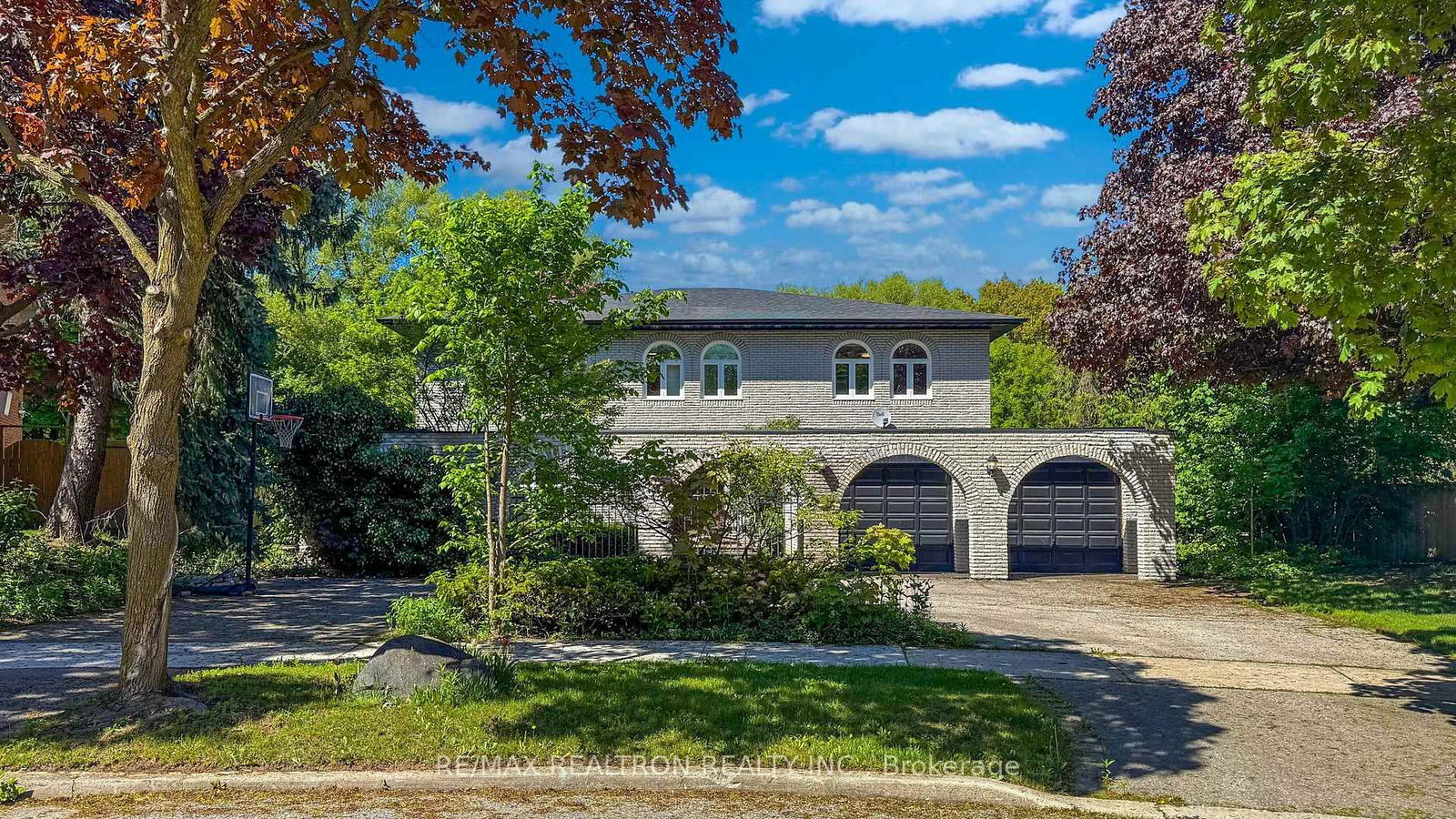 Detached House for sale at 32 Bobwhite Crescent, Toronto, St. Andrew-Windfields, M2L 2E1 - MLS: C12160617