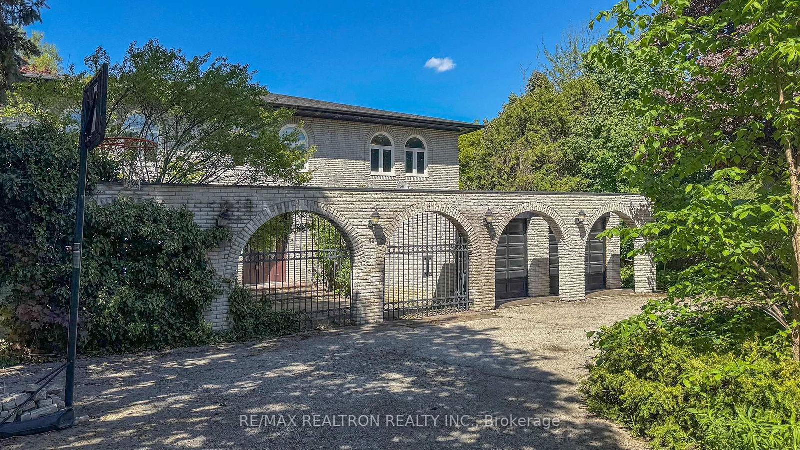 Detached House for sale at 32 Bobwhite Crescent, Toronto, St. Andrew-Windfields, M2L 2E1 - MLS: C12160617