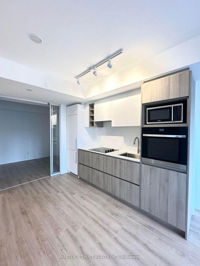 807 - 319 Jarvis Street