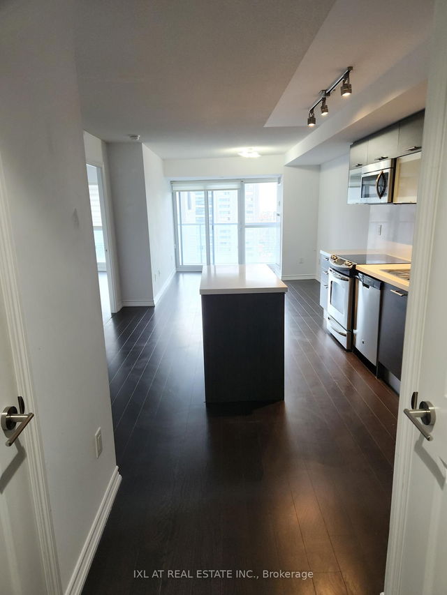 2005 - 386 Yonge Street